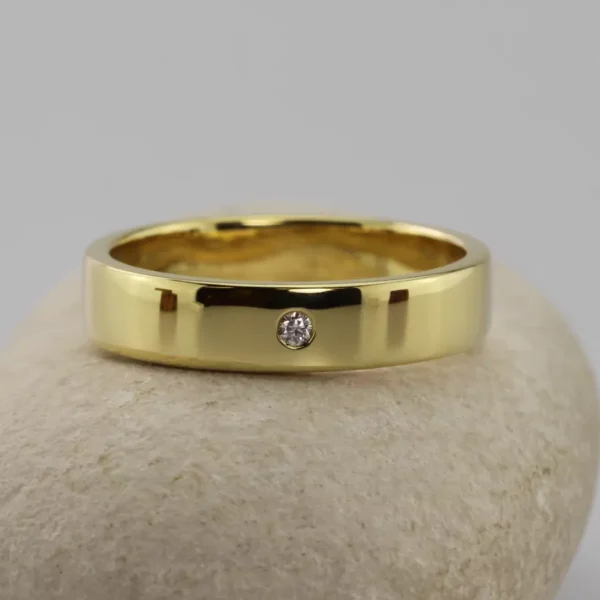 The Tavy: Eco 18ct Gold Ring with Diamond or Moissanite