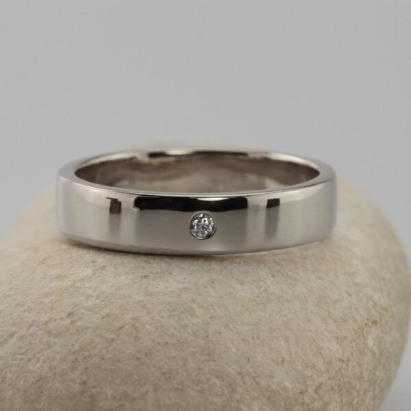 The Tavy: 950 Platinum Ring with Diamond or Moissanite