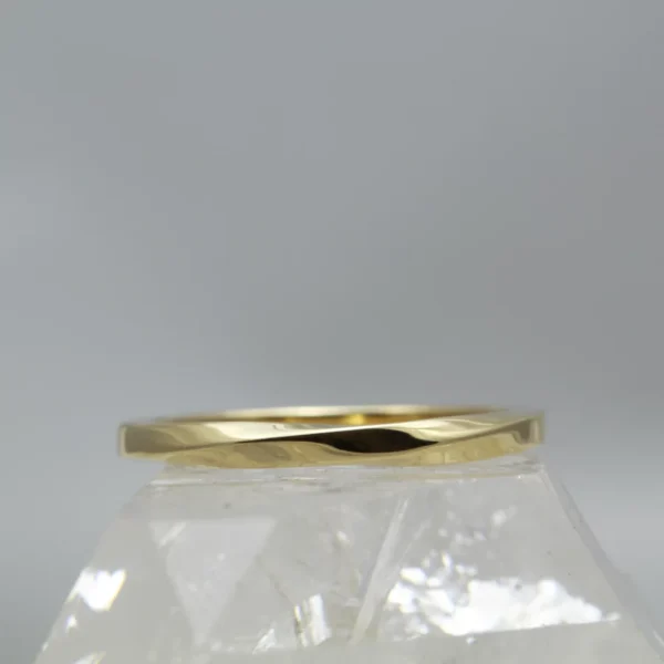 The Wen: Ethical 14ct Yellow Gold Wedding Ring with single Twist