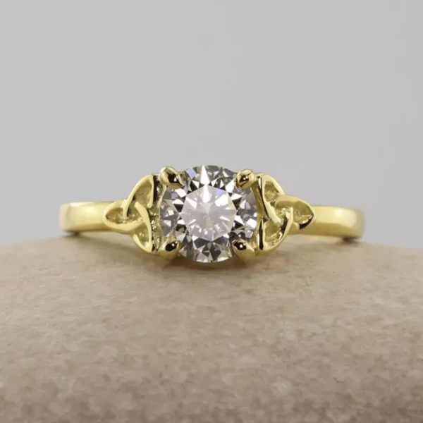 The Glengawna: 18ct Yellow Gold Celtic Trinity Knot Solitaire Moissanite or Diamond Engagement Ring