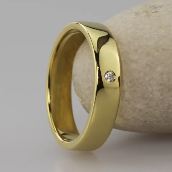 The Tavy: Eco 18ct Gold Ring with Diamond or Moissanite